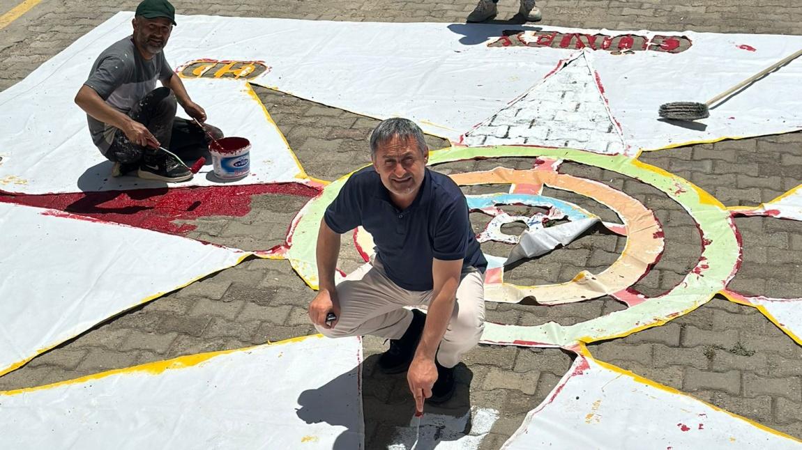 Okulumuzun Bahçesi Boyanıyor