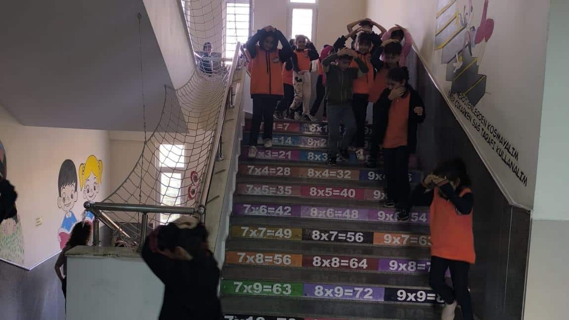 Okulumuzda Deprem Tatbikatı Başarıyla Gerçekleştirildi